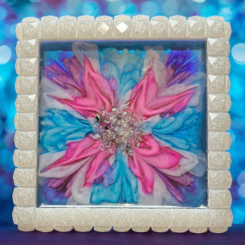 Easy 3D Resin Bloom in our Crystal Gem Edge Trinket Dish Mold