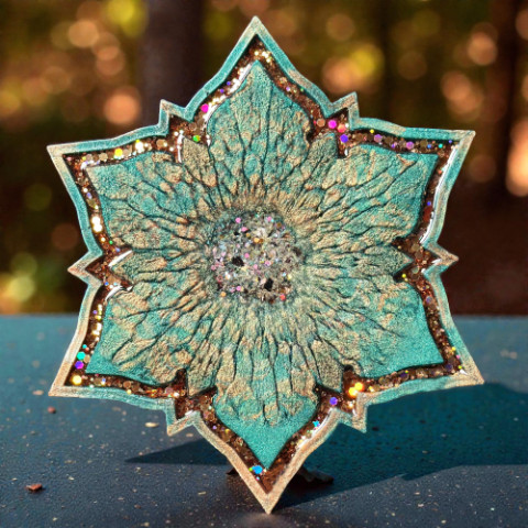 Dragon Scale Resin Pour in our Glossy Flower Border Tray Mold